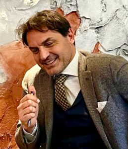 Avv. Giovanni Levati